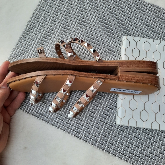 Steve Madden Lodell Rock Stud Flat Sandals Taupe Silver 8 NEW Blogger Fave - Picture 5 of 14